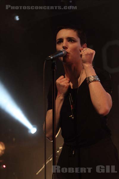 SAVAGES - 2013-02-23 - PARIS - Nouveau Casino - Camille Berthomier